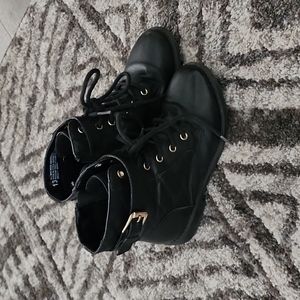 Little girl black boots with gold buckle